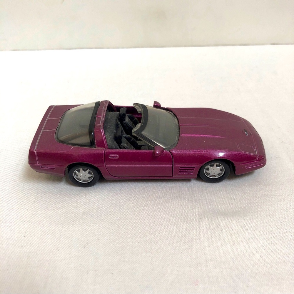 Maisto Corvette ZR-1 Diecast Chevrolet Coupe Plum Color Chevy Toy 1/38